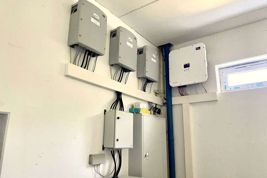 Wechselrichter im Technikraum
